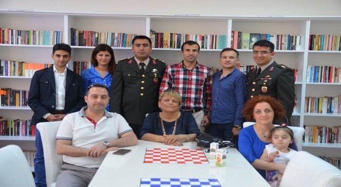 Silah Arkadaşları Anısına Okuma Salonu Kurdular