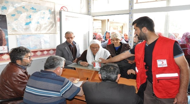 Türk Kızılayı Sorgun Şubesi Kavurma Ve Giyecek Dağıttı