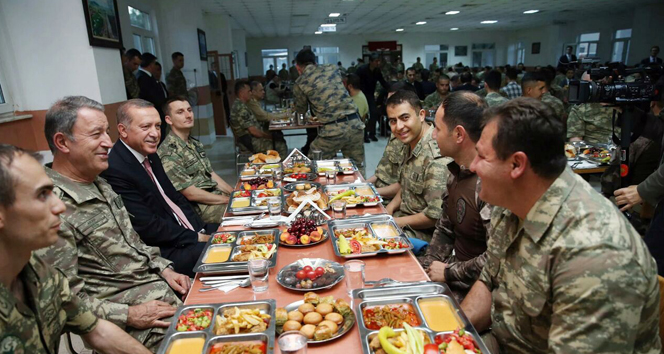 Erdoğan&#039;dan sürpriz iftar ziyareti