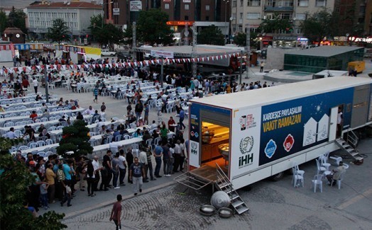 İHH Her Gün Mülteci Ailelerle İftar Yapıyor