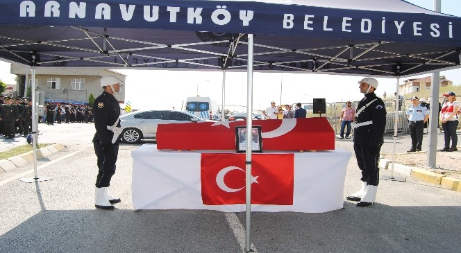 Şehit Polis Ayhan Ölçer İçin Arnavutköy'de Tören Düzenlendi