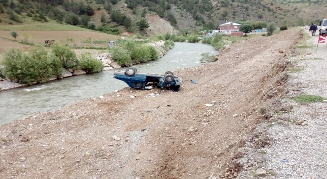 Gümüşhane'de Görevden Dönen Resmi Araç Kaza Yaptı: 2 Yaralı