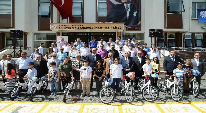 Bağcılar'da Karne Sevinci