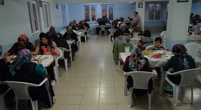 Bu Köyde Her Akşam Bir İftar Sofrası Kuruluyor