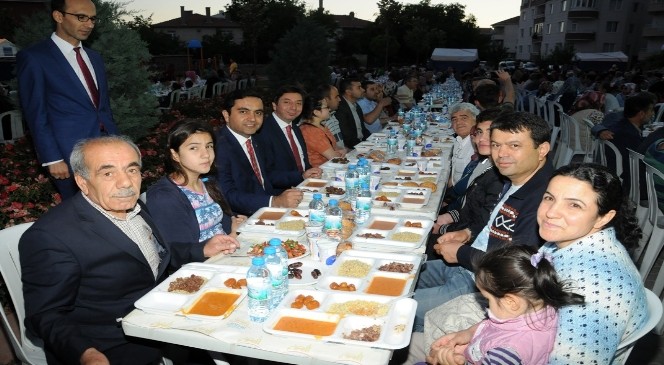 Başkan Bahçeci Ramazan Buluşmaları İle Halkın Taleplerini Yerinde Alıyor