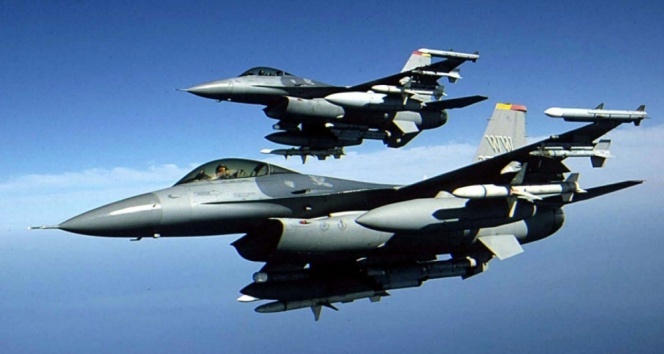 F-16 ’lar devriye uçuşunda
