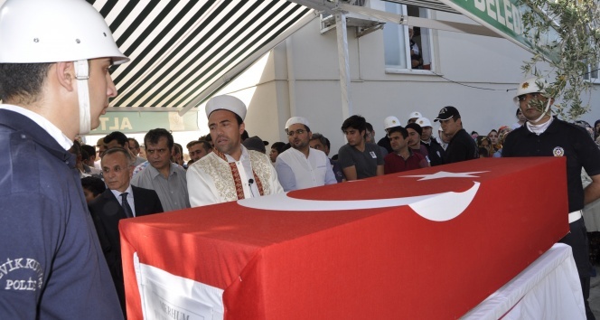 Kazada ölen polis memuru toprağa verildi