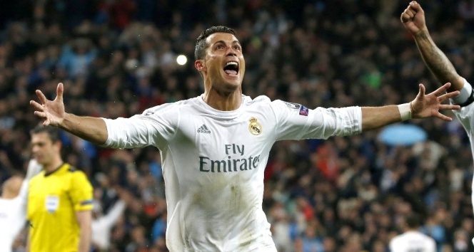 Ronaldo muhabirin mikrofonunu göle attı