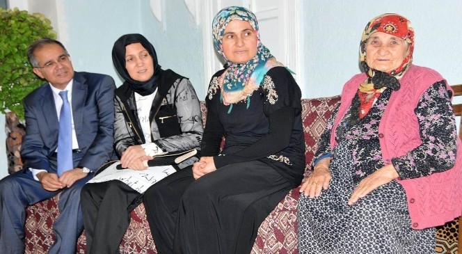 Vali Tapsız'dan Ev Ziyaretleri