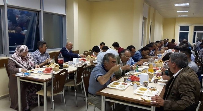 Başkan Samur'dan Belediye Personeline İftar Yemeği