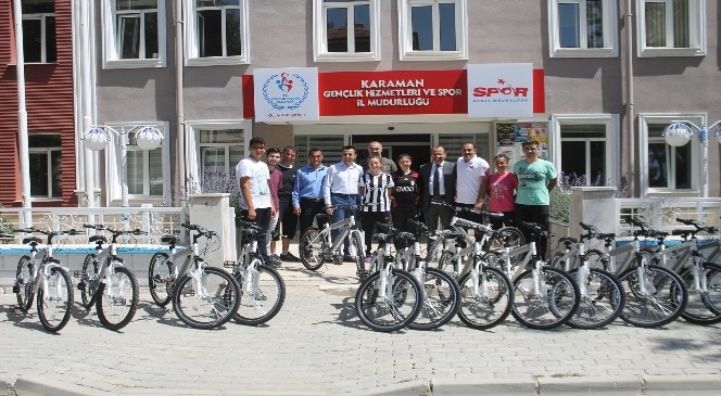 Halk Sağlığı Müdürlüğü'nden Başarılı Sporculara Bisiklet