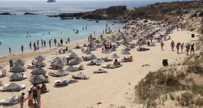 Bozcaada plajları doldu taştı