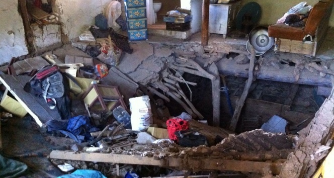 İki katlı köy evi çöktü: 4 yaralı