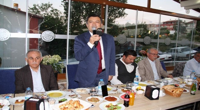 Eski Maliye Bakanı Lütfullah Kayalar Yozgat'ta İftar Yemeği Verdi