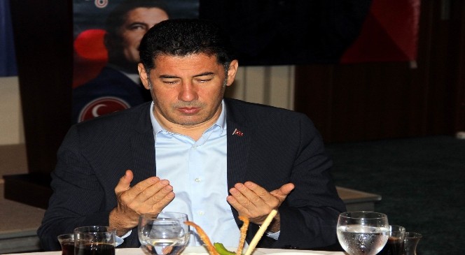 MHP'li Sinan Oğan Prompter Kullanan Siyasileri Eleştirdi