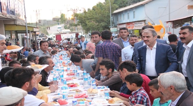 Tencereler Ortak Kaynadı