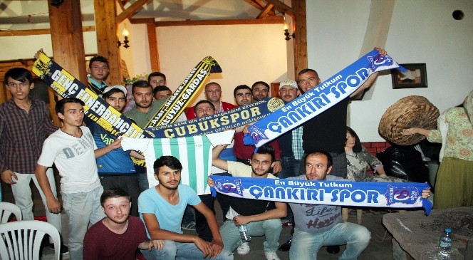 Ezeli Rakipler İftarda Buluştu