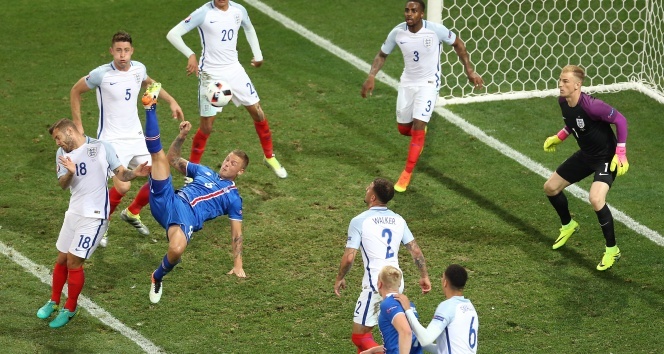İngiltere&#039;ye büyük şok! İzlanda tarih yazıyor!