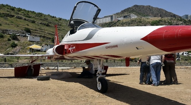 Gümüşhane'ye Savaş Uçağı İndi