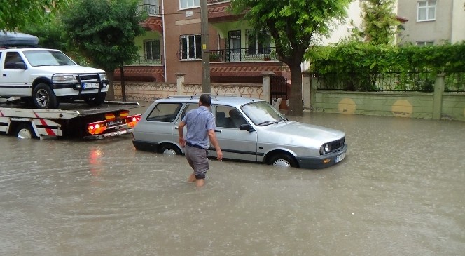 Karaman'da Sağanak Nedeniyle Evleri Su Bastı