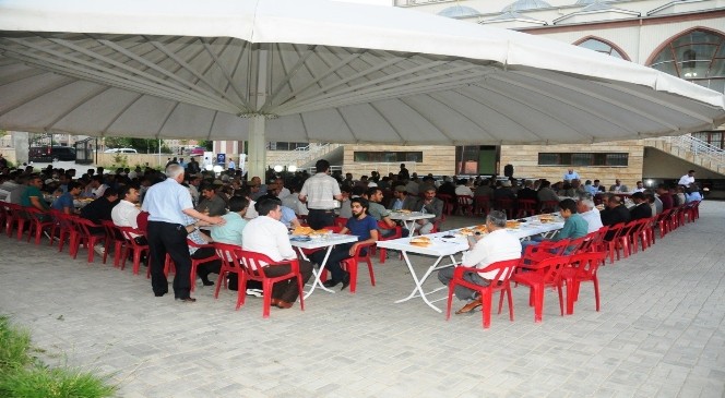 Van Müftülüğü ‘Iyilik Sofrası'nda' İftar