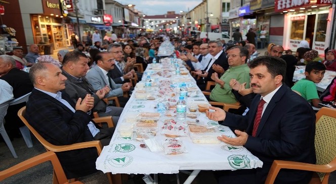 Yozgat Belediyesi Halk İle Toplu İftar Yemeklerini Sürdürüyor