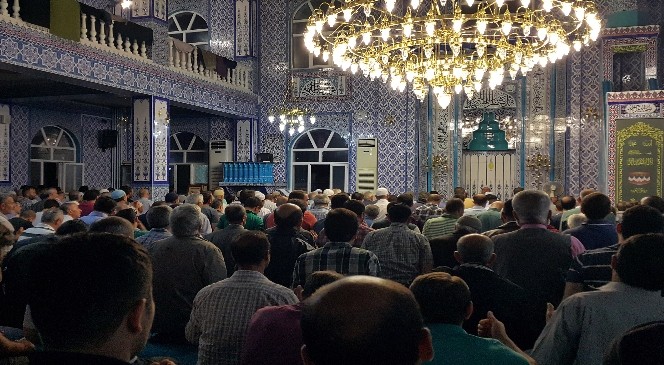 Gümüşhane'de Camiler Kadir Gecesi'nde Doldu Taştı