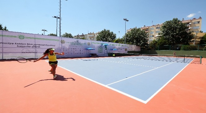 Tenisin kalbi Buca’da atıyor