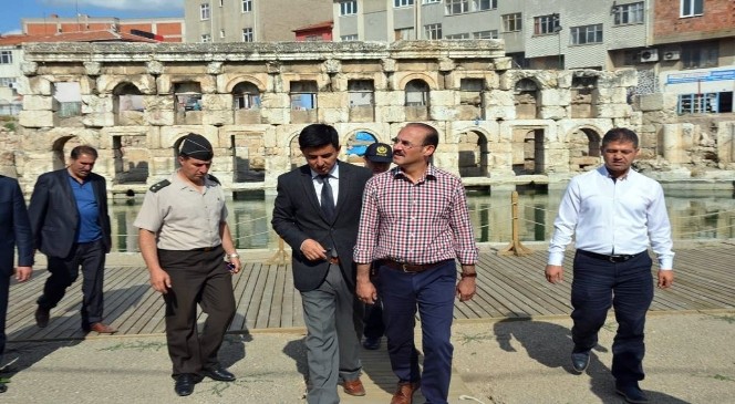 Yozgat Valisi Yurtnaç, tarihi Roma Hamamı’nı inceledi