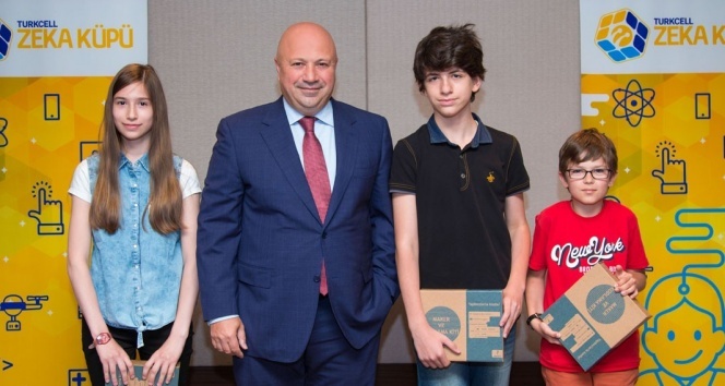 'Turkcell Zeka Küpü' projesi ile çocuklara kodlama dünyasının kapılarını açıyor