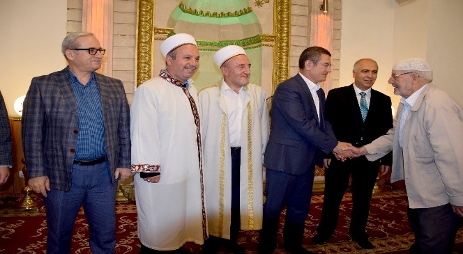 Başbakan Yardımcısı Nurettin Canikli, Giresun’da Bayram Namazını kıldı