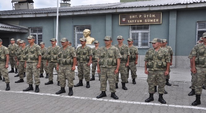 Mehmetçik Türkiye-Ermenistan sınırında bayramlaştı