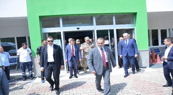 Helikopter kazasında yaralananları hastanede ziyaret ettiler