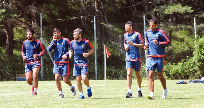 Yeni Malatyaspor’a alt yapıdan 9 futbolcu