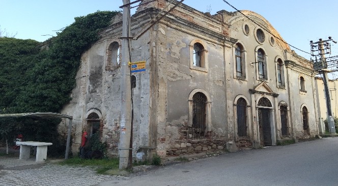 Cami olarak kullanılan eski kilise kültür merkezi oluyor