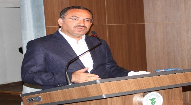 Adalet Bakanı Bekir Bozdağ: “AK Parti’ye kimse operasyon düzenleyemez”