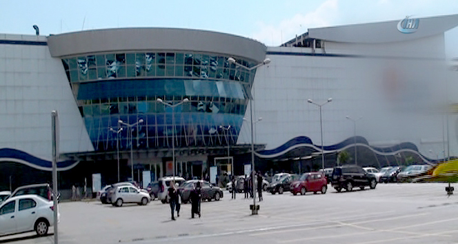 Kadıköy'de bir AVM'de bomba paniği