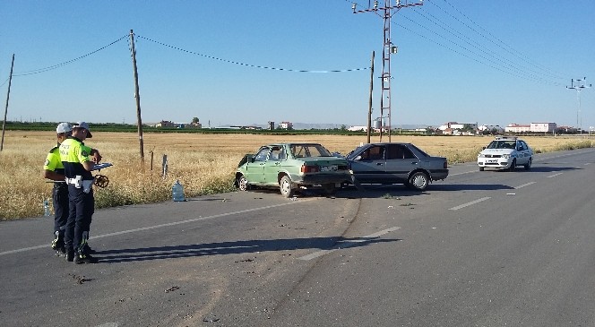 İki otomobil çarpıştı: 6 yaralı