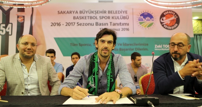Milli Basketbolcu Kerem Gönlüm Sakarya ile sözleşme imzaladı