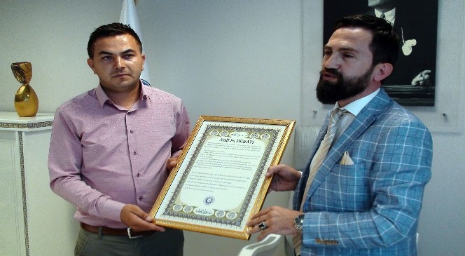 Kopardığı meyvenin parasını ağaca asan minibüs şoförüne ’Ahilik Beratı’