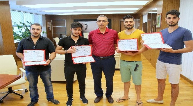 7 Aralık Üniversitesi’nden Azeri öğrenciler diplomalarını aldı