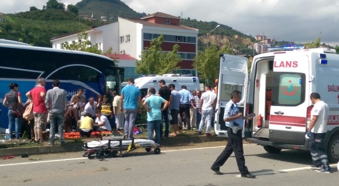 Giresun’da yolcu otobüsü ile TIR kaza yaptı: 4 yaralı