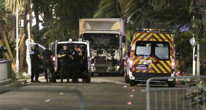 Fransa&#039;da kamyon kalabalığa daldı: 84 ölü, 100&#039;den fazla yaralı
