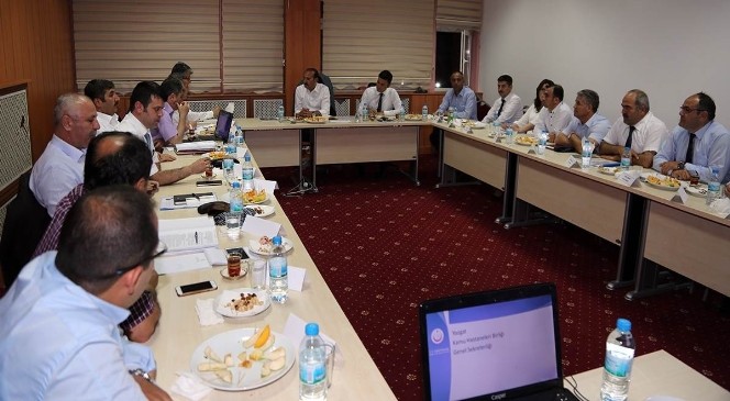 Yozgat Valisi Kemal Yurtnaç, brifinglerle hem kurumları hem de Yozgat’ı tanımaya çalışıyor
