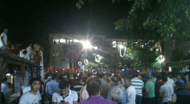 Darbe girişimine karşı Giresunlular sokağa döküldü
