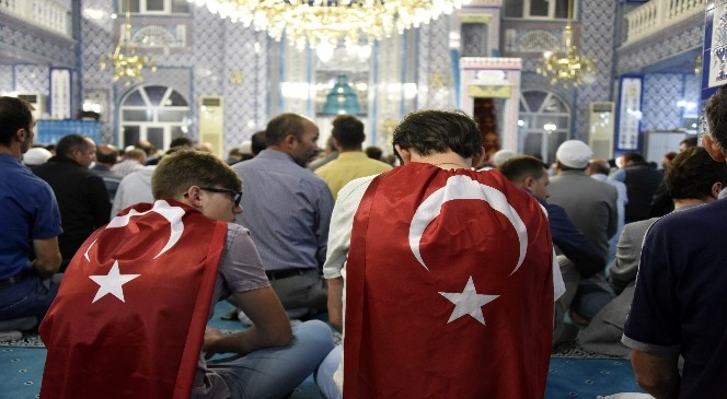 Gümüşhaneliler camilere akın etti