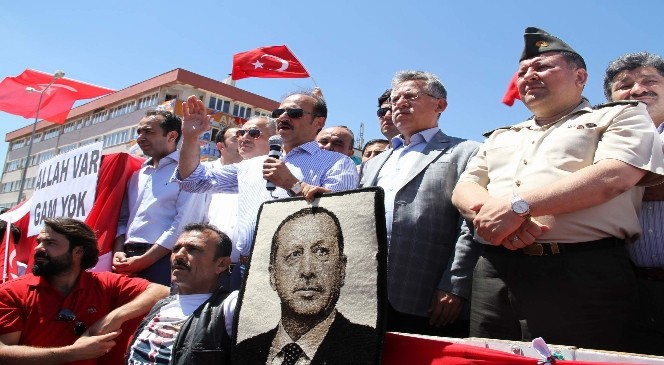 Yozgat’ta demokrasiye sahip çıkma mitingi düzenlendi