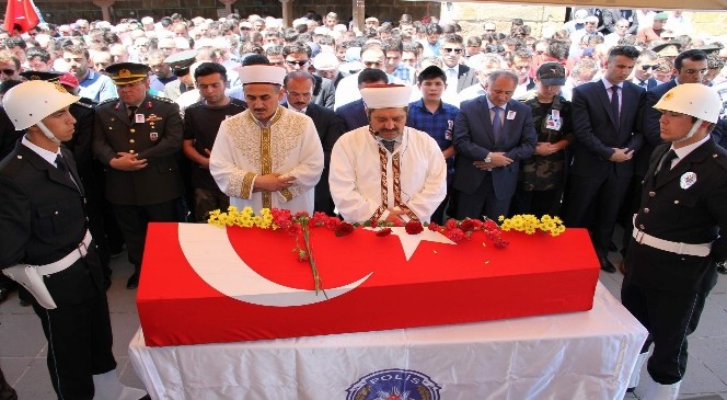 Şehit Polis Memuru Mustafa Aslan, Yozgat’ta son yolculuğuna uğurlandı