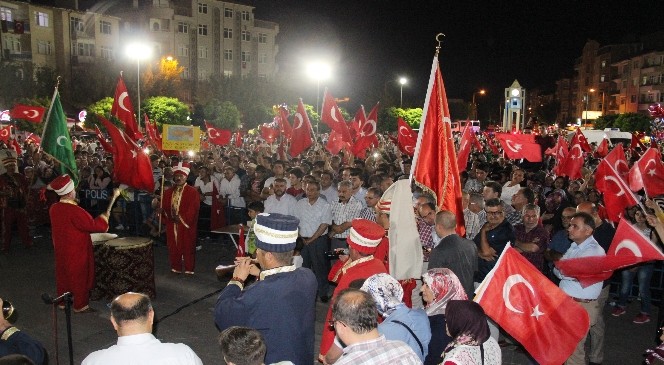 Karaman’da mehter takımı demokrasi nöbetine renk kattı