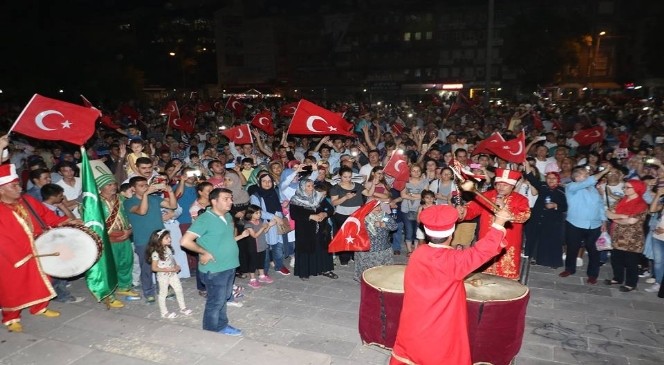 Kırıkkale Belediyesi’nden su ve çorba ikramı
